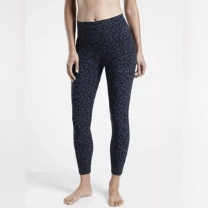 Athleta Salutation Stash Pocket II Blue/Black Printed 7/8 Legging‎ Large